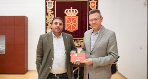 Entrega del Informe Anual a Unai Hualde, Presidente del Parlamento de Navarra